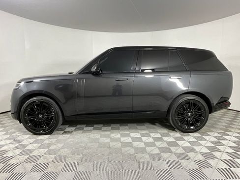 Used 2024 Land Rover Range Rover SE AWD/4WD image 2