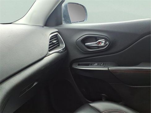 Used 2019 Jeep Cherokee Trailhawk w/ Comfort/Convenience Group image 22