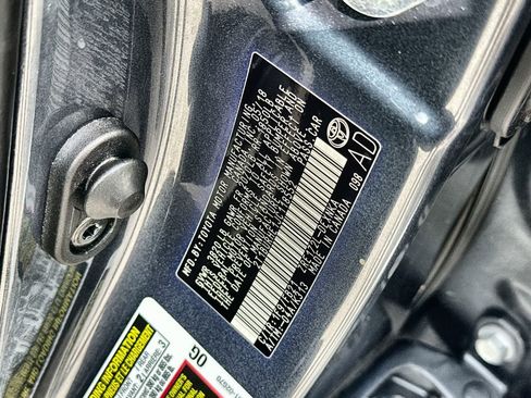 Used 2018 Toyota Corolla LE image 25