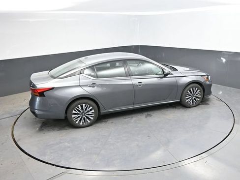 Used 2024 Nissan Altima 2.5 SV AWD/4WD image 34