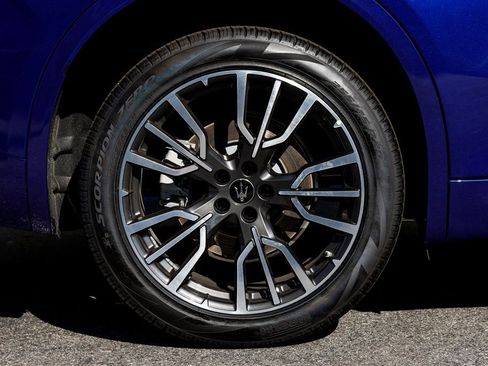 New 2025 Maserati Grecale GT image 15