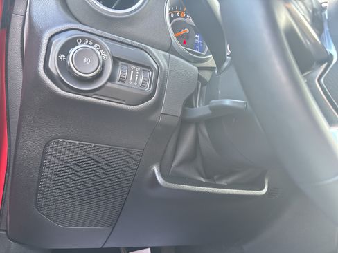 Used 2018 Jeep Wrangler Unlimited Sahara AWD/4WD image 18