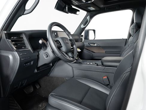 Used 2026 Lexus GX 550 w/ Cold Area Package image 13