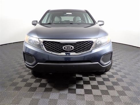 Used 2011 Kia Sorento 2WD image 4
