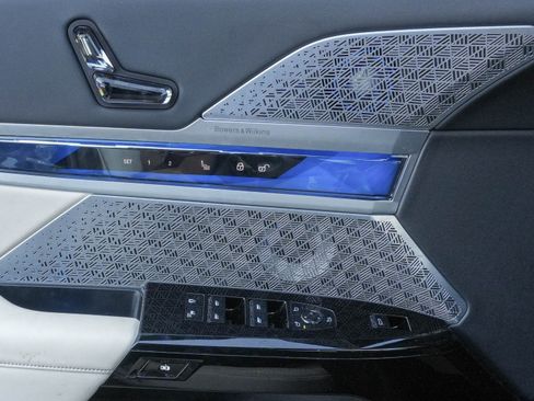 Certified 2023 BMW i7 xDrive60 w/ Executive Package 2 AWD/4WD image 16