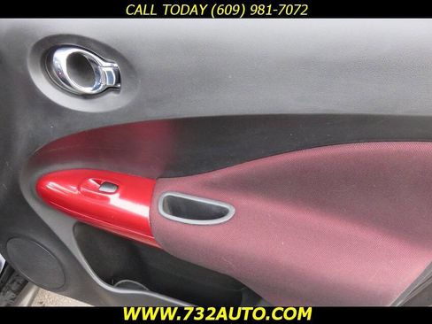 Used 2011 Nissan Juke SV image 31