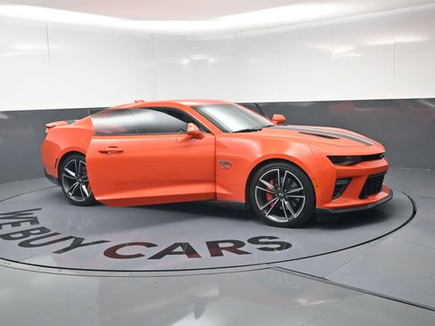 Used 2018 Chevrolet Camaro SS w/ Hot Wheels Edition image 25
