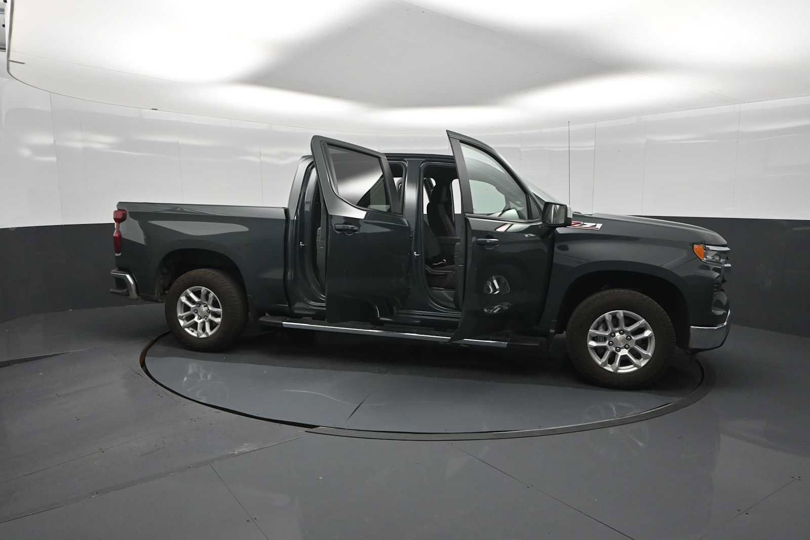 Used 2025 Chevrolet Silverado 1500 LT w/ Z71 Off-Road Package AWD/4WD image 37