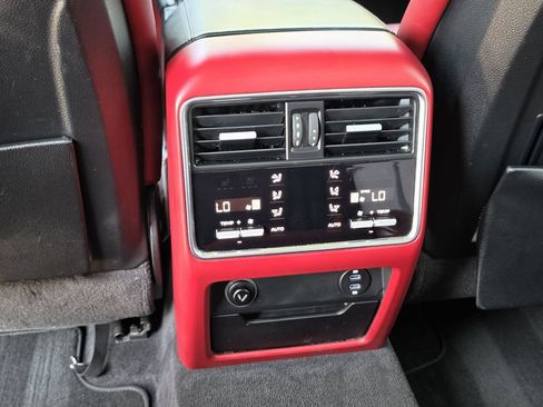 Certified 2023 Porsche Cayenne Coupe AWD/4WD image 19