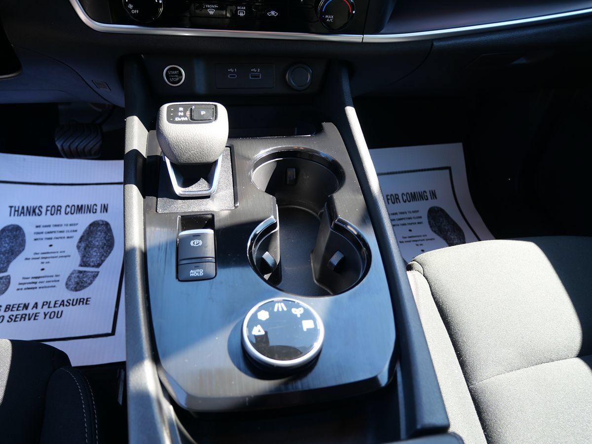 Used 2023 Nissan Rogue S AWD/4WD image 11