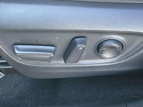 Used 2021 Toyota RAV4 XLE Premium image 28