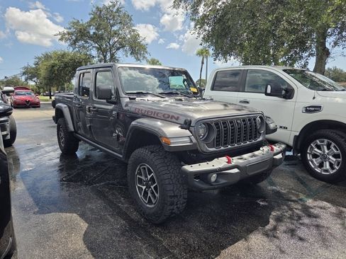 Used 2024 Jeep Gladiator Rubicon AWD/4WD image 2