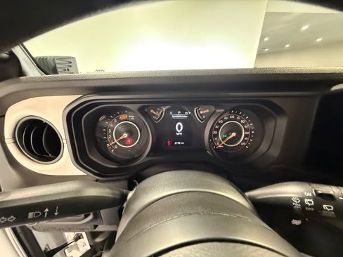 Used 2025 Jeep Wrangler Sport AWD/4WD image 42