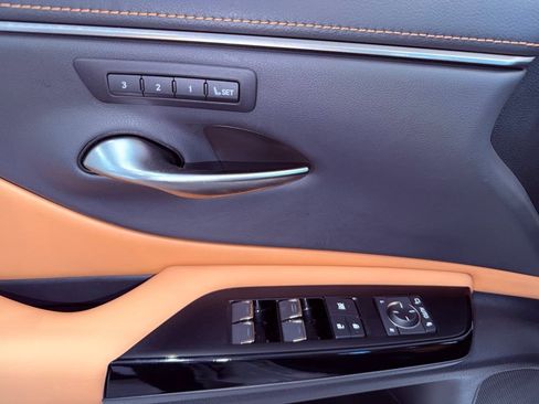 Certified 2023 Lexus ES 350 w/ Premium Package image 18