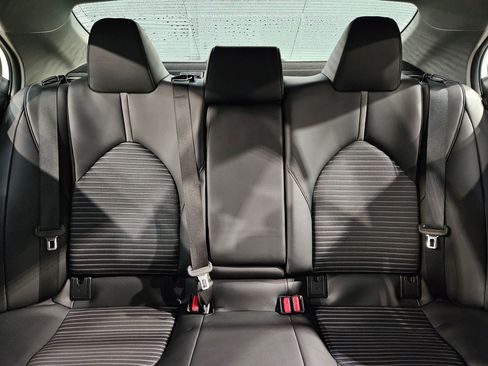 Used 2024 Toyota Camry SE image 13