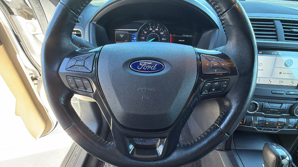 Used 2017 Ford Explorer XLT w/ Equipment Group 201A AWD/4WD image 18