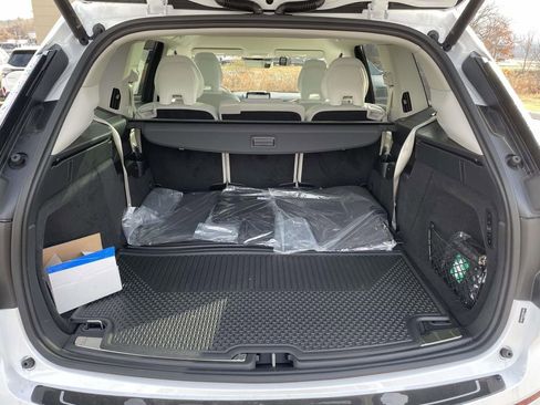 New 2025 Volvo EX90 Ultra w/ Protection Package Premier image 25