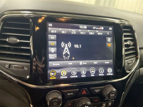 Used 2021 Jeep Grand Cherokee Laredo X image 13