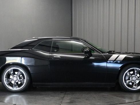 Used 2010 Dodge Challenger R/T RWD image 4