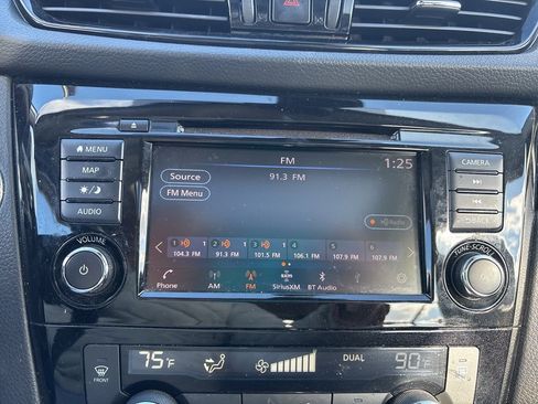 Used 2022 Nissan Rogue Sport SL w/ Premium Package image 8