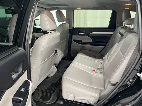 Used 2016 Toyota Highlander XLE AWD/4WD image 9