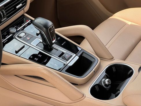 Certified 2023 Porsche Cayenne AWD/4WD image 29