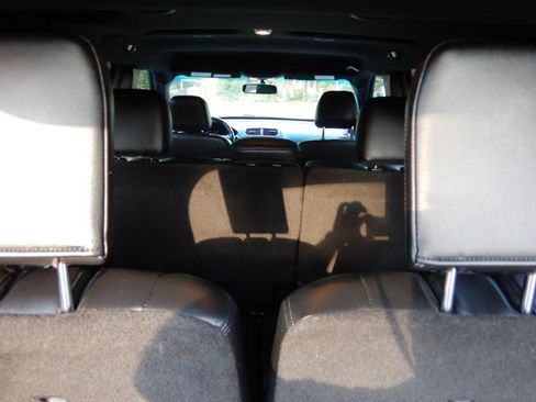 Used 2016 Ford Explorer XLT w/ Equipment Group 202A AWD/4WD image 28