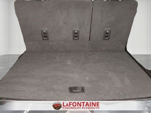 Used 2022 Chevrolet Suburban LT w/ Luxury Package image 27