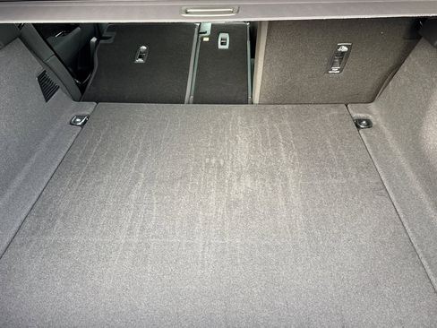 New 2026 Land Rover Range Rover Velar Dynamic SE image 16