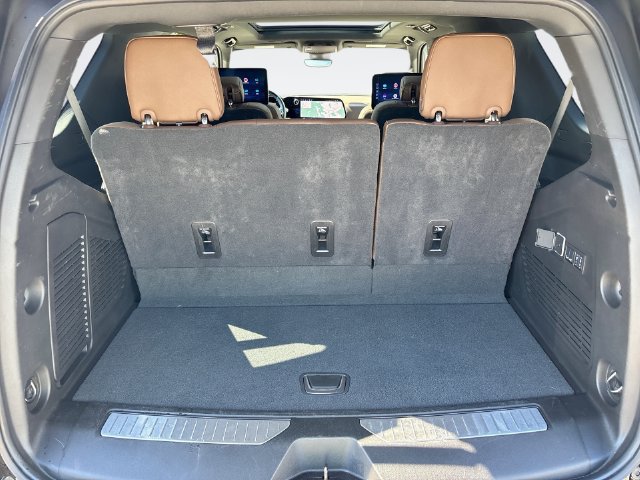 Used 2025 Chevrolet Tahoe High Country AWD/4WD image 26