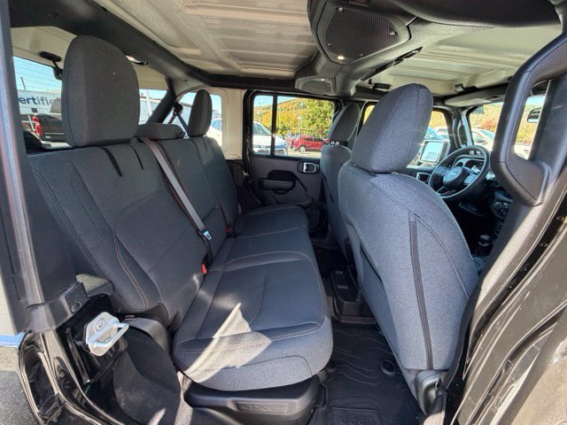 Used 2024 Jeep Wrangler Unlimited AWD/4WD image 35