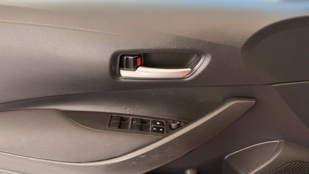 Used 2021 Toyota Corolla LE FWD image 32