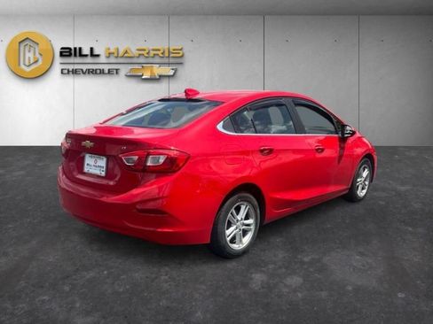 Used 2017 Chevrolet Cruze LT w/ Convenience Package FWD image 5