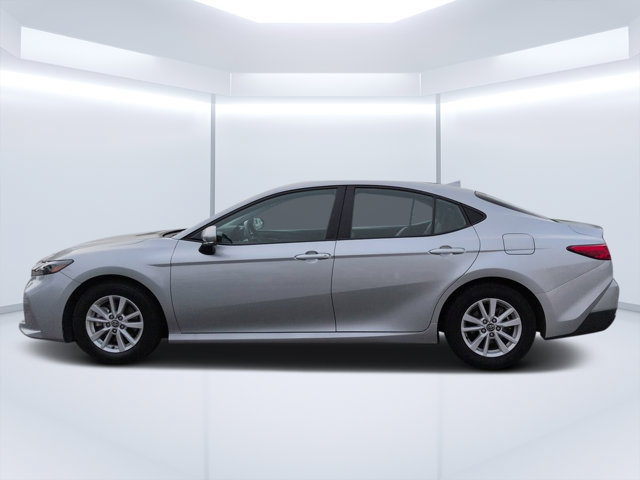 Used 2025 Toyota Camry LE FWD image 6