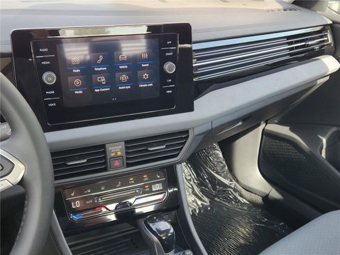 New 2025 Volkswagen Jetta SE image 18