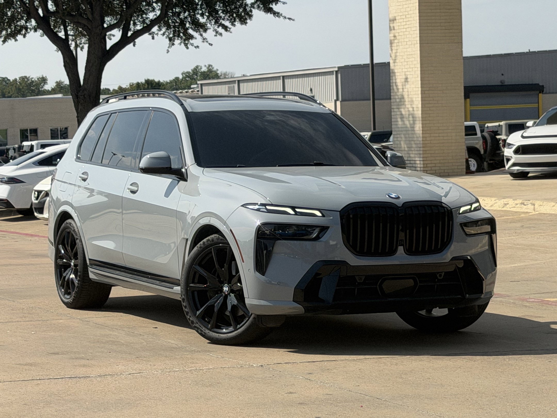 Used 2025 BMW X7 xDrive40i AWD/4WD image 2