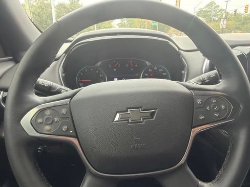 Used 2023 Chevrolet Traverse RS FWD image 10