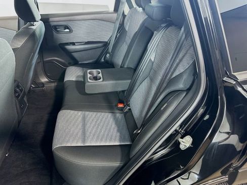 Used 2023 Nissan Rogue SV image 14