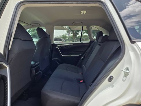 Used 2021 Toyota RAV4 LE FWD image 21