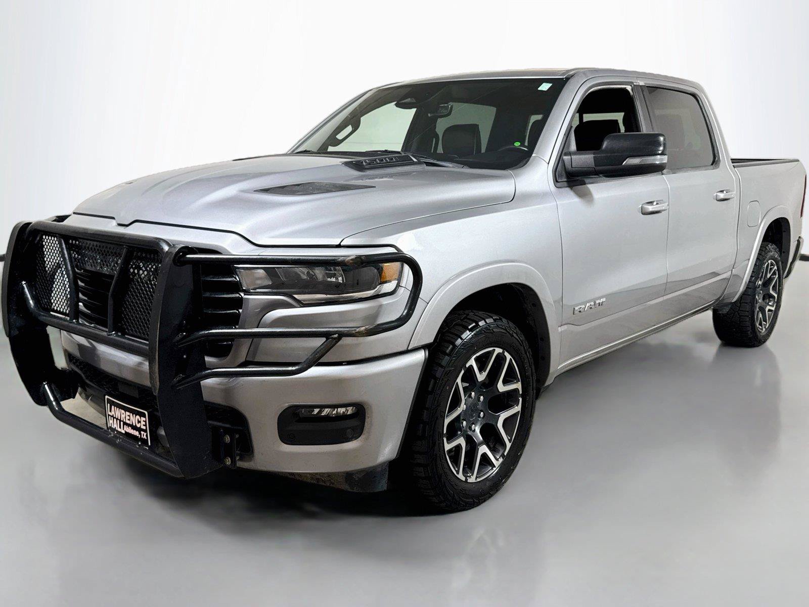 Used 2025 RAM 1500 Laramie AWD/4WD image 1