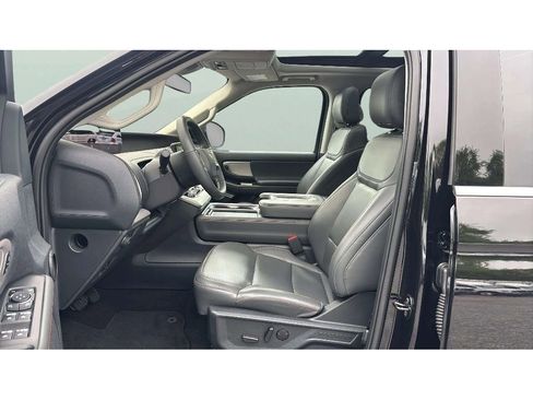 Used 2025 Ford Expedition Active AWD/4WD image 12