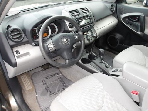 Used 2012 Toyota RAV4 LE w/ Upgrade Value Pkg image 9