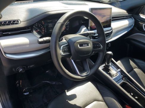 Used 2025 Jeep Compass Limited AWD/4WD image 12