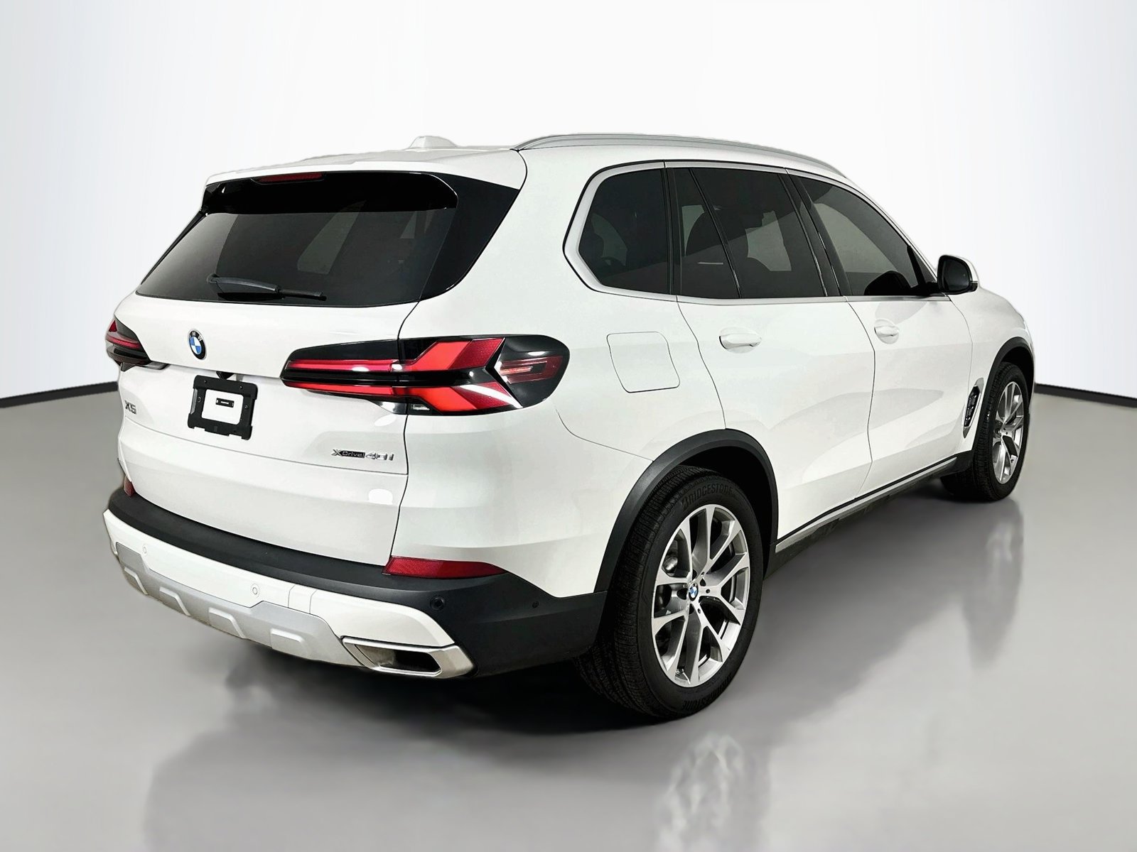 Used 2025 BMW X5 xDrive40i w/ Parking Assistance Package AWD/4WD image 5