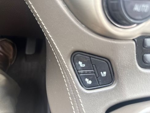 Used 2019 GMC Yukon Denali w/ Denali Ultimate Package AWD/4WD image 34