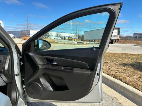 Used 2014 Chevrolet Cruze LT image 20