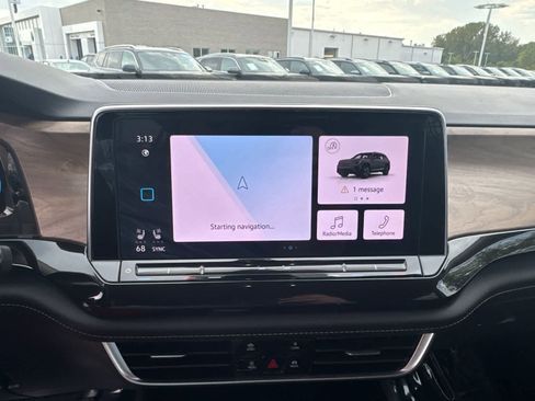 Certified 2025 Volkswagen Atlas SE image 17