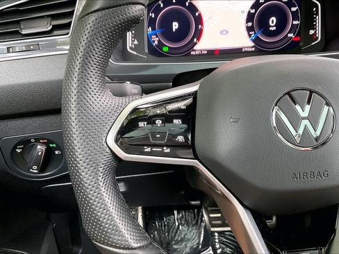 Used 2022 Volkswagen Tiguan SEL R-Line AWD/4WD image 24