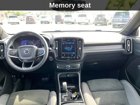 Used 2023 Volvo XC40 B5 Plus AWD/4WD image 16