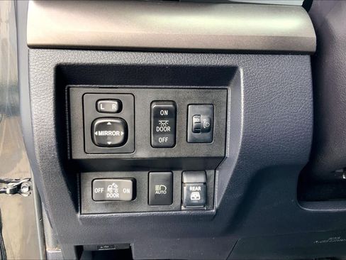 Used 2019 Toyota Tundra SR5 w/ TRD Off Road Package AWD/4WD image 33